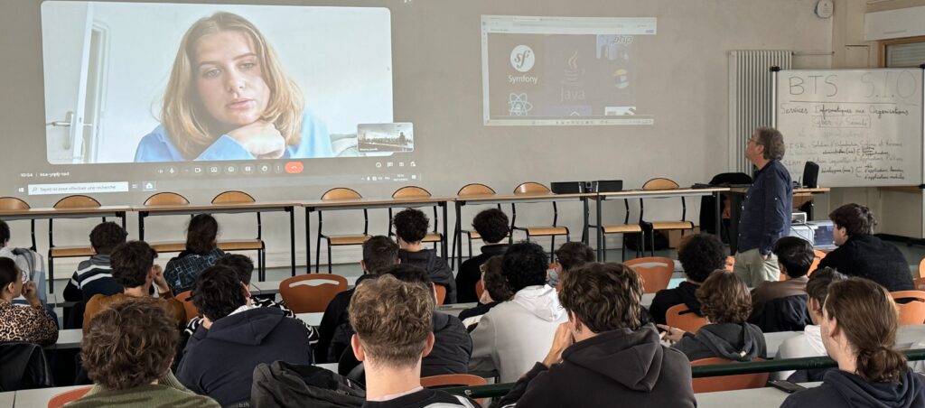 Présentation animée par Julie Legendre devant les élèves du lycée Louis de Foix